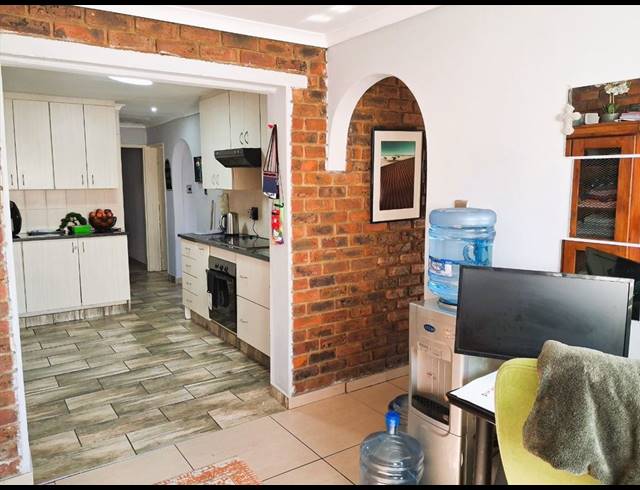 3 BEDROOM FREEHOLD FOR SALE IN KEMPTON PARK EXT 2